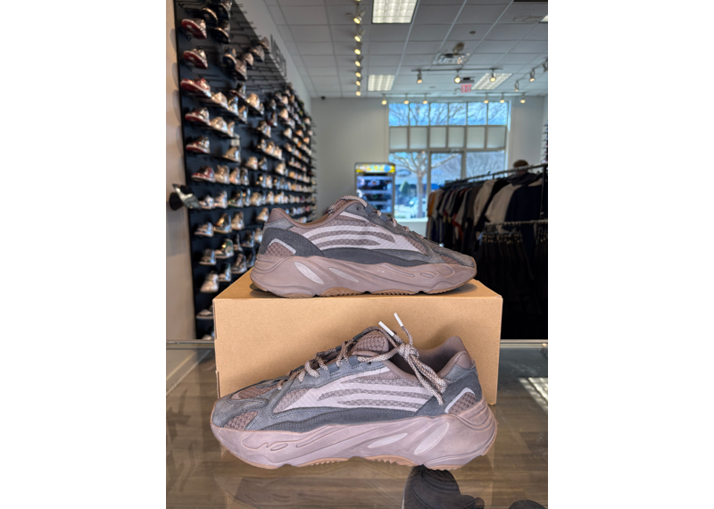 Yeezy Boost 700 Mauve - USED