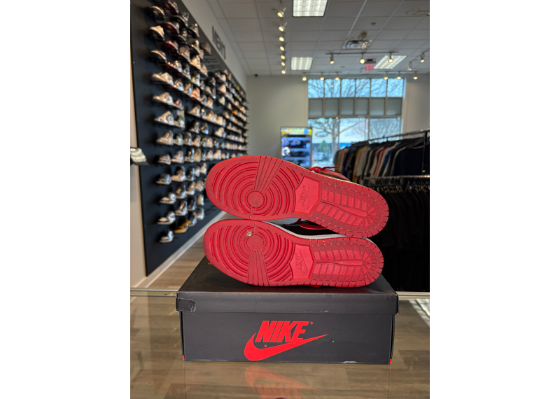 Air Jordan 1 Retro High OG GS Bred 2016 - USED