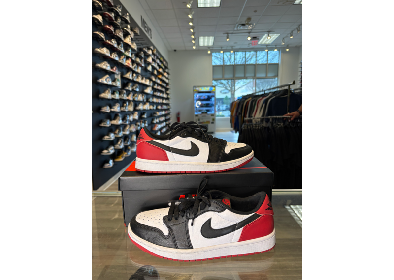 Air Jordan 1 Retro Low OG Black Toe 2023 - Used