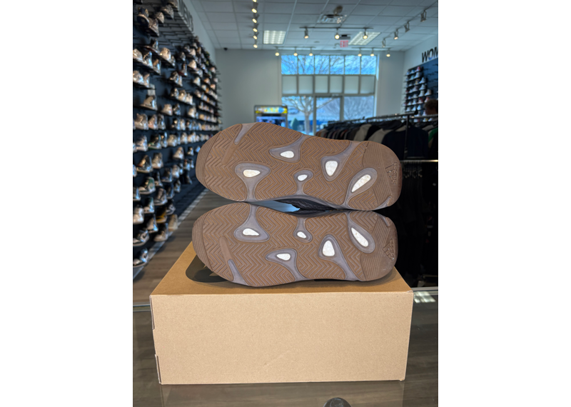 Yeezy Boost 700 Mauve - USED