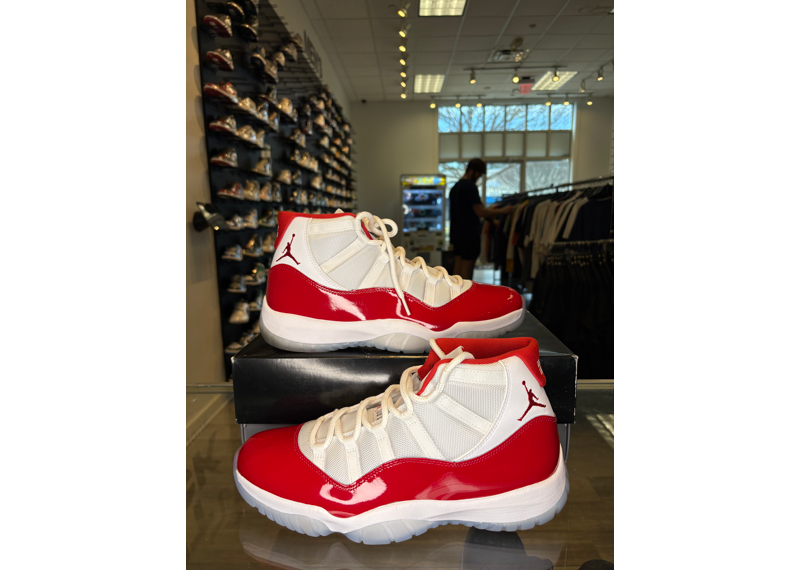 Air Jordan 11 Retro Cherry - USED