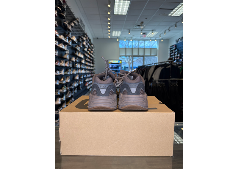 Yeezy Boost 700 Mauve - USED