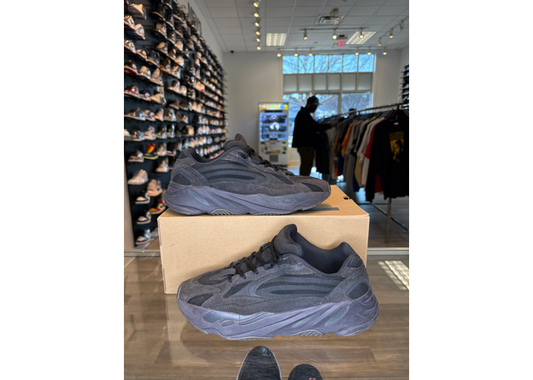 Yeezy Boost 700 V2 Vanta - USED