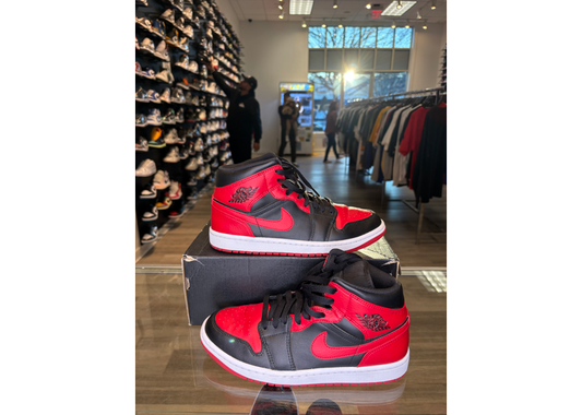 AIR JORDAN 1 MID BANNED - Used