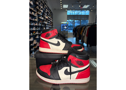 Air Jordan 1 Retro High OG Bred Toe - USED